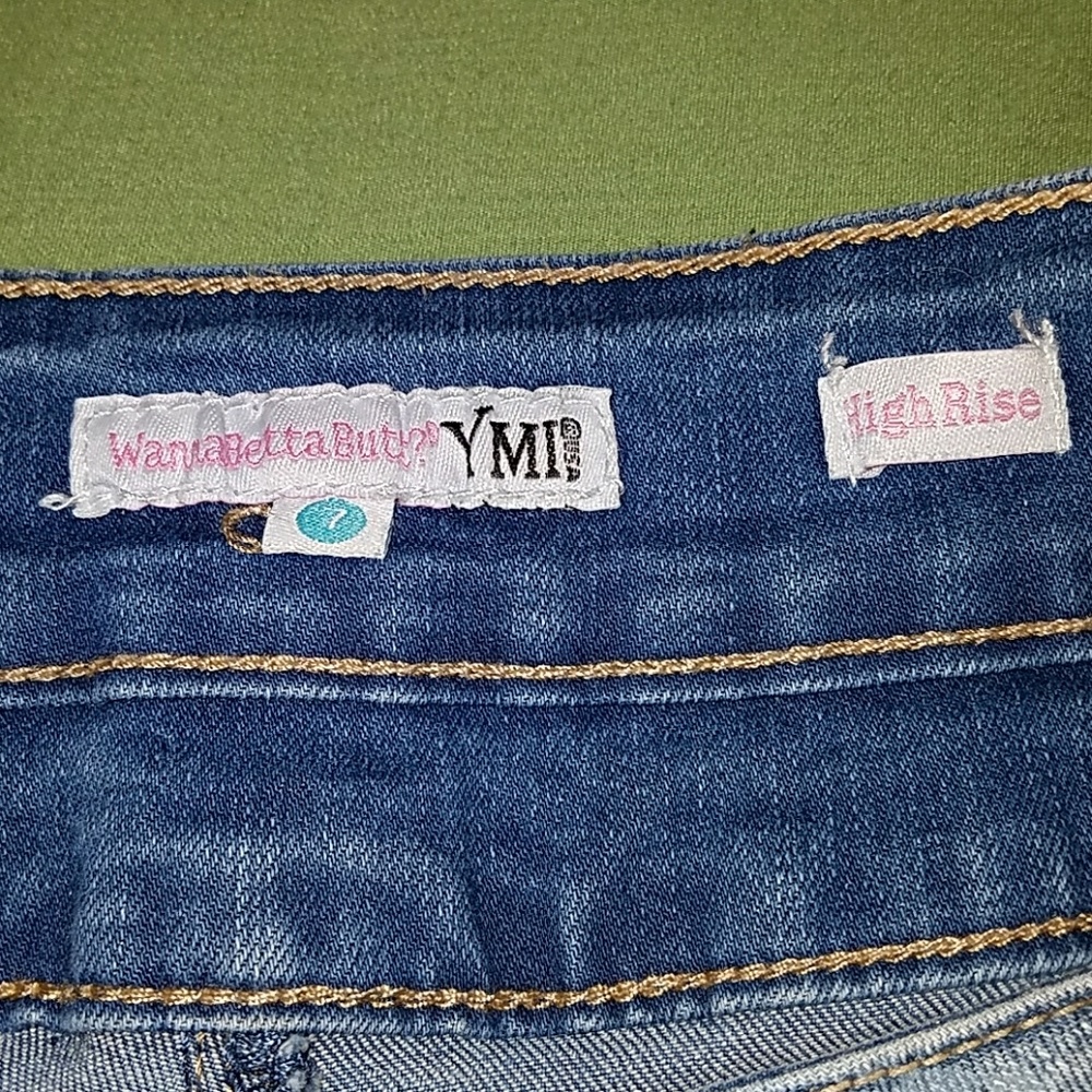 Shorts - Picture 2 of 3